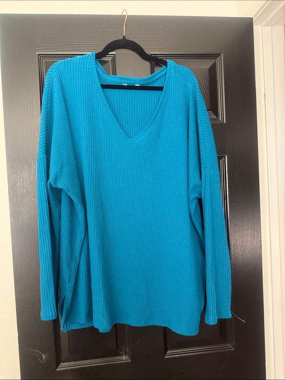 Relaxed Ribbed V-Neck Sweater in Turquoise
